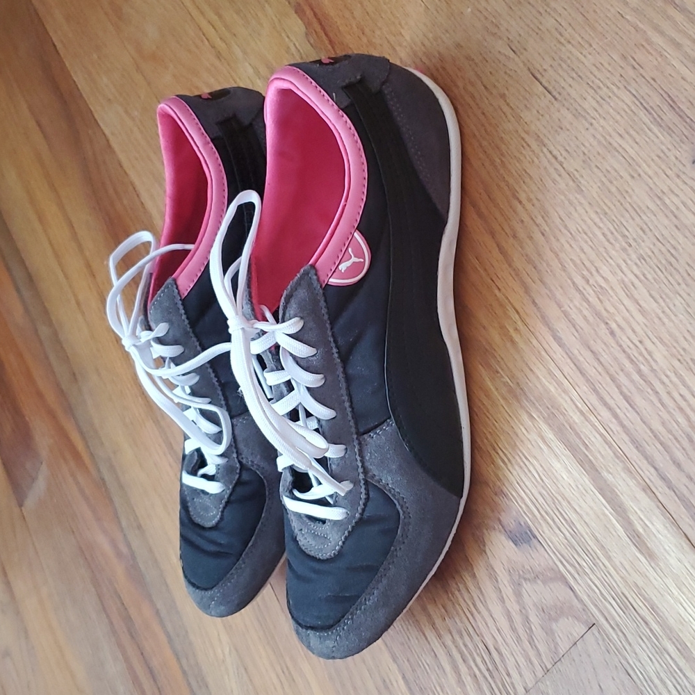 Women's Puma Tennis Shoe Size 8
